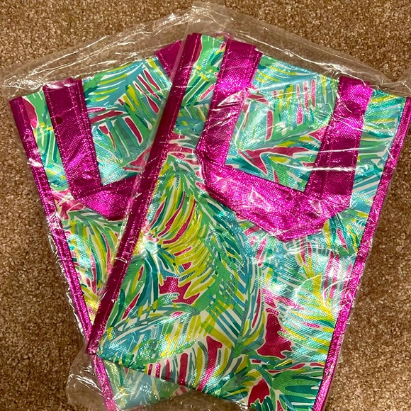 Lilly Pulitzer Handbags - Lilly Pulitzer GWP Grab Bag Tropical Storm